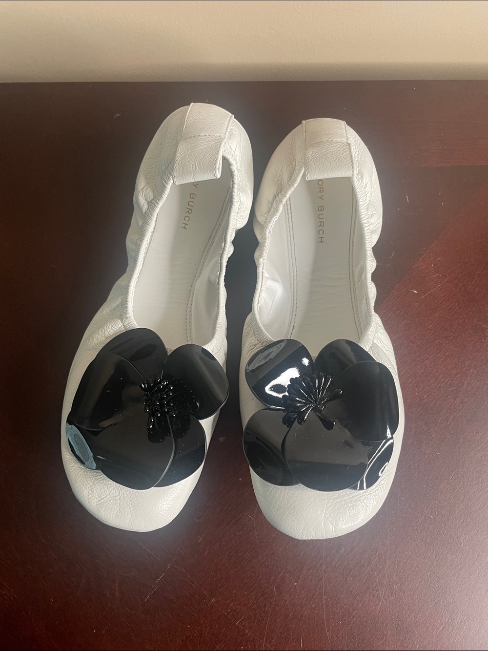 Tory Burch White Leather Ballet Flats with Black Glossy Floral Appliqués